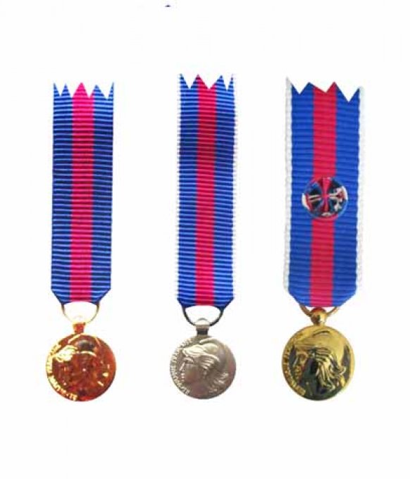 La Médaille militaire pour le major Lhérault 